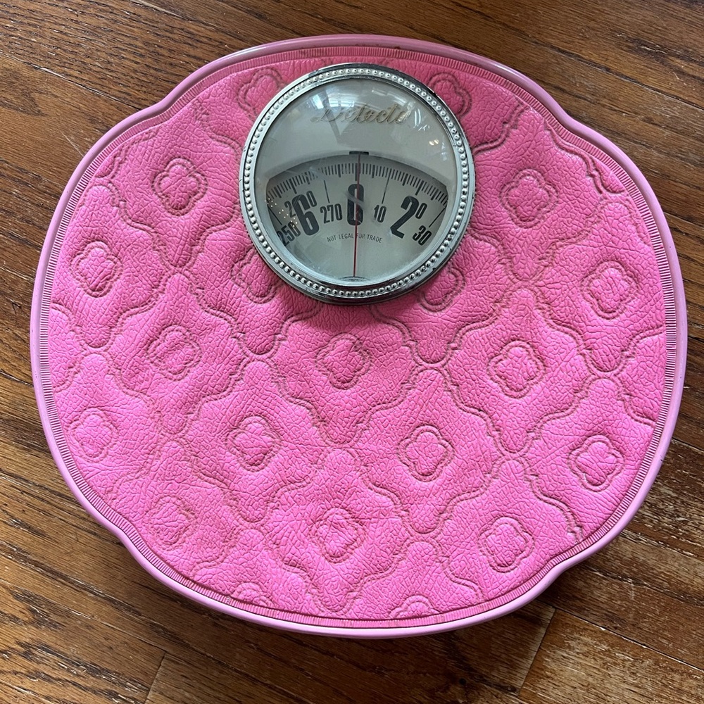 COMMENT IF U WANT TO BUY Scale by Detecto Barbie pink vibes Mid Century Modern